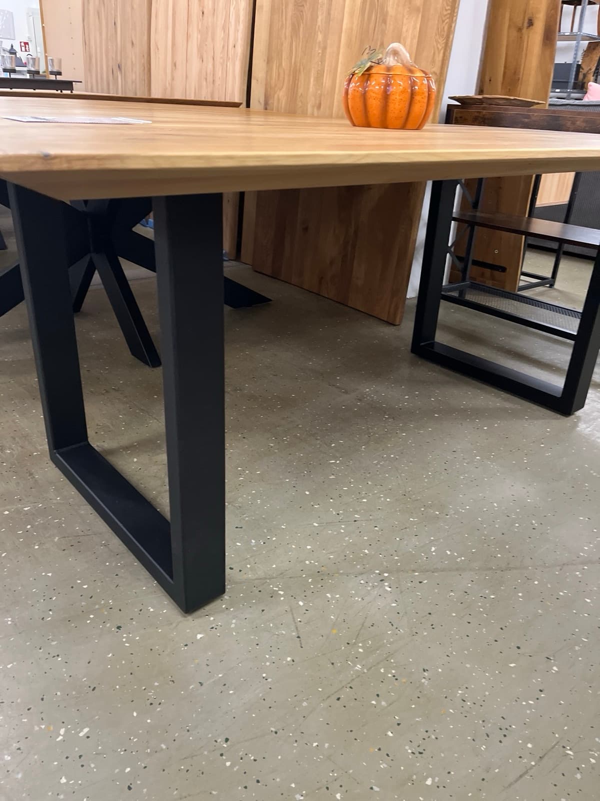 Eichentisch Tisch Wildeiche Schweizer
Kante 180x100 cm – Bild 14