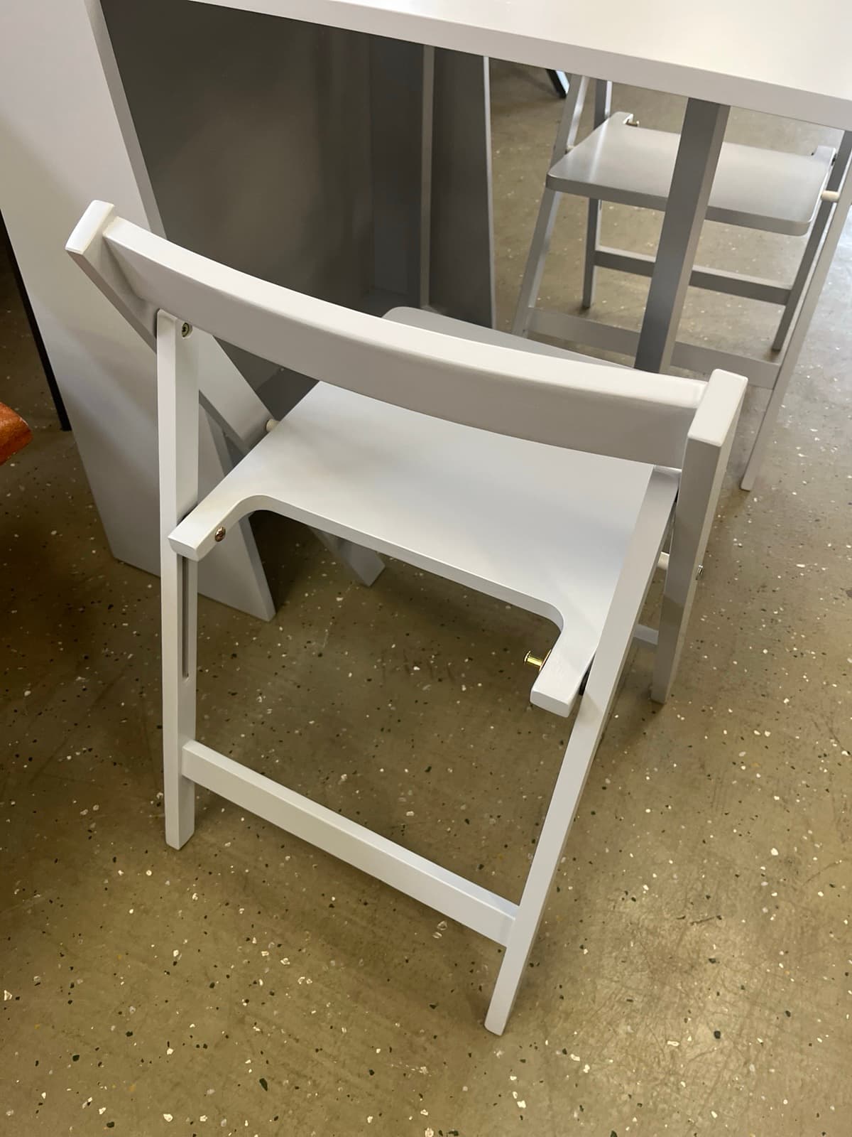 Tisch mit Stühle Das kompakte Esszimmer-Set in hellgrau Neu ! – Bild 13