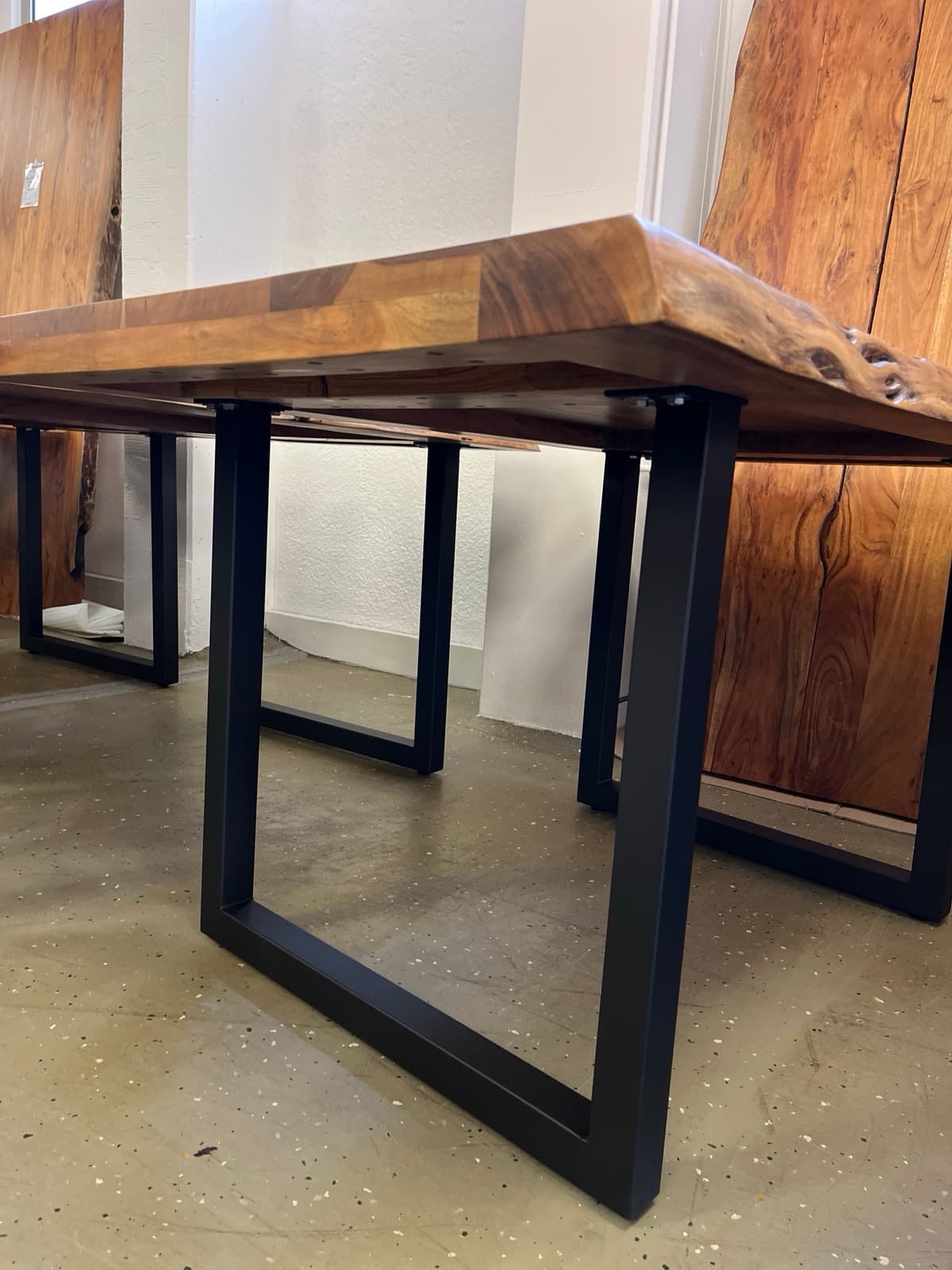 Esstisch Tisch + Massivholz Akazie + 140x90 cm Baumkanten Tische – Bild 14
