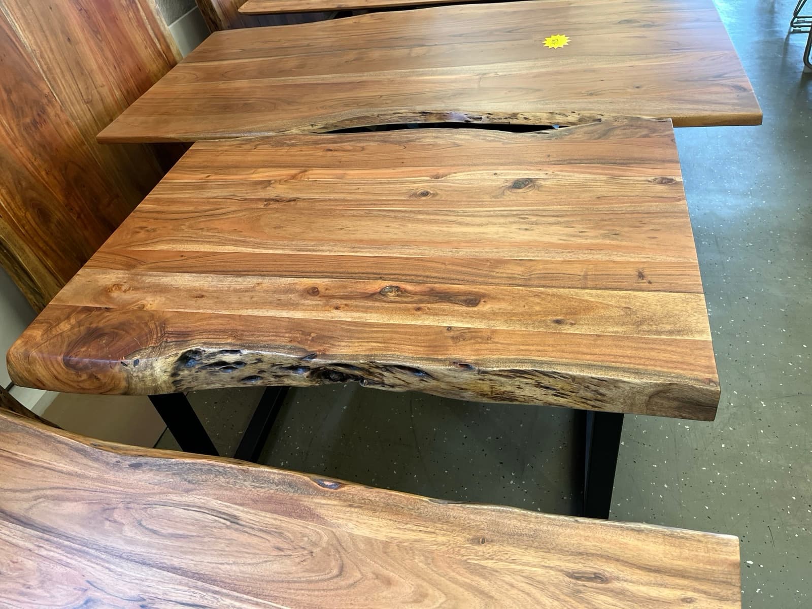 Esstisch Tisch + Massivholz Akazie + 140x90 cm Baumkanten Tische – Bild 8
