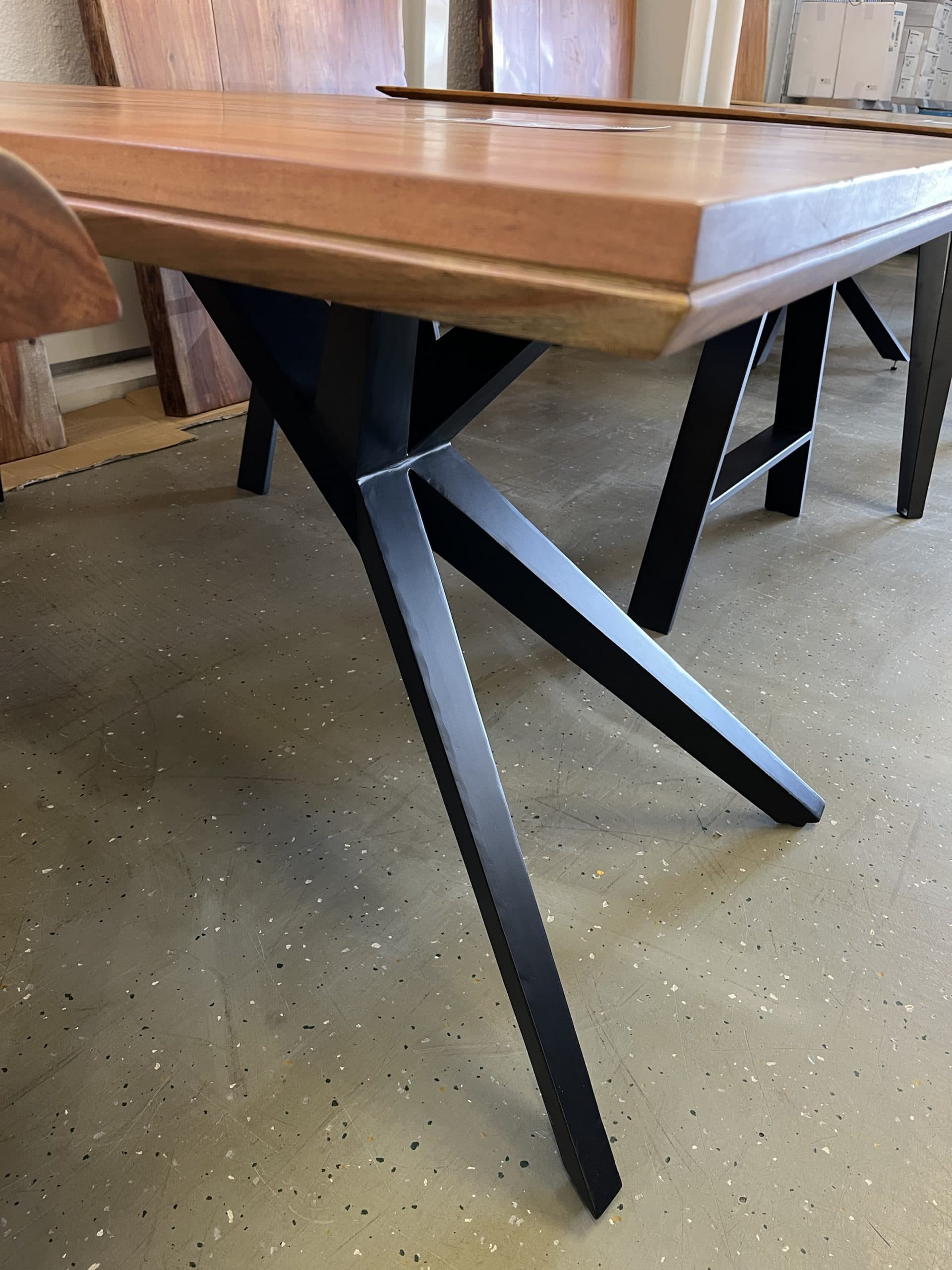 Esstisch Tisch + Massivholz Akazie +
Designer Gestell – Bild 9